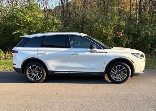 White 2022 Lincoln Corsair Standard