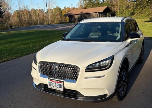 White 2022 Lincoln Corsair Standard
