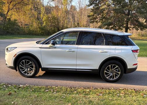 White 2022 Lincoln Corsair Standard