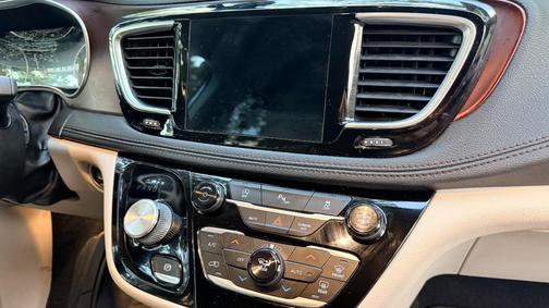 Silver 2020 Chrysler Pacifica Limited