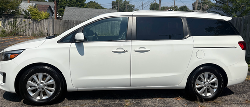 White 2017 Kia Sedona LX
