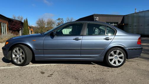 Blue 2003 BMW 325 i