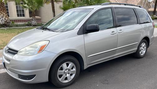 2004 Toyota Sienna LE