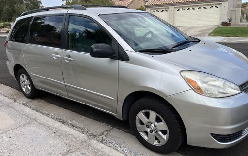 2004 Toyota Sienna LE