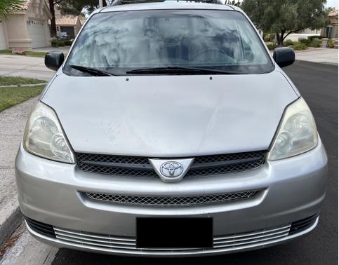 2004 Toyota Sienna LE