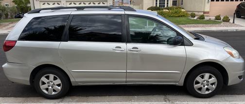 2004 Toyota Sienna LE