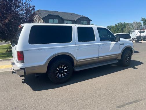 White 2002 Ford Excursion Limited