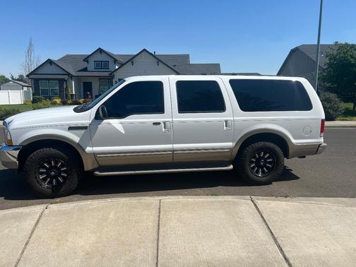 White 2002 Ford Excursion Limited