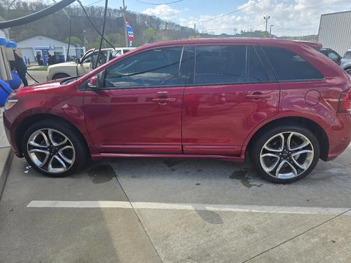 Red 2014 Ford Edge Sport