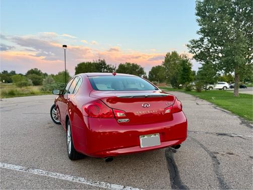 2010 INFINITI G37 x