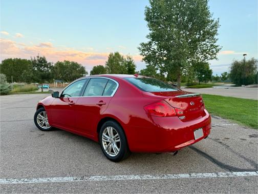 2010 INFINITI G37 x