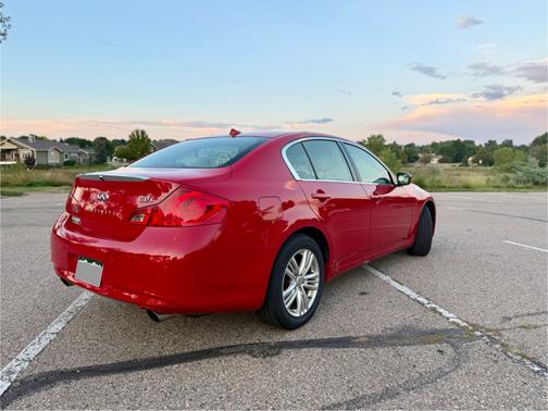 2010 INFINITI G37 x