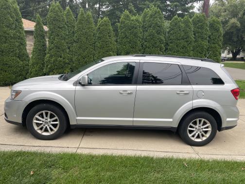 Silver 2014 Dodge Journey SXT