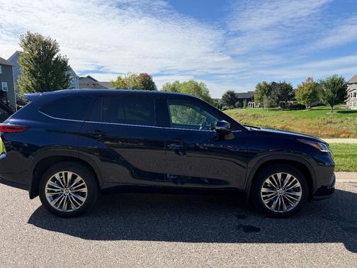 Blue 2022 Toyota Highlander Platinum