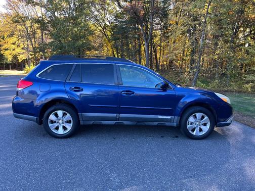 Blue 2011 Subaru Outback 3.6 R Limited