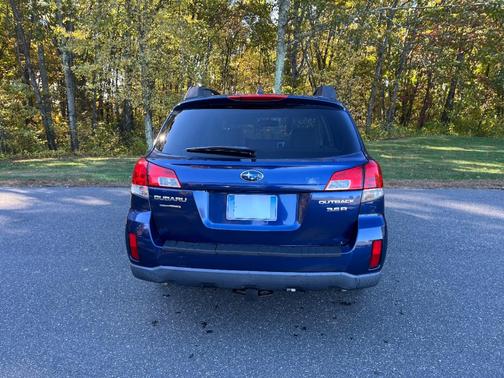 Blue 2011 Subaru Outback 3.6 R Limited