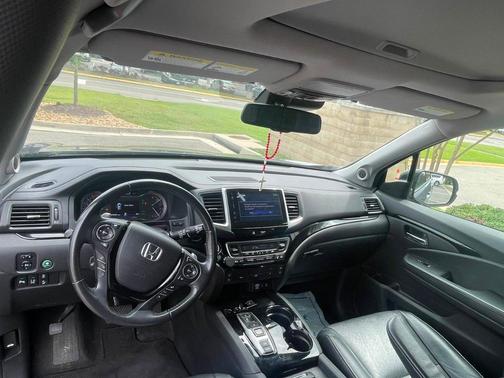 Gray 2017 Honda Pilot Elite