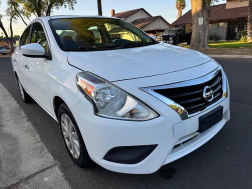White 2019 Nissan Versa 1.6 SV
