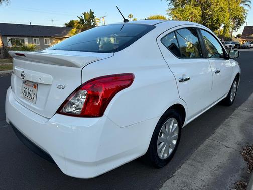 White 2019 Nissan Versa 1.6 SV