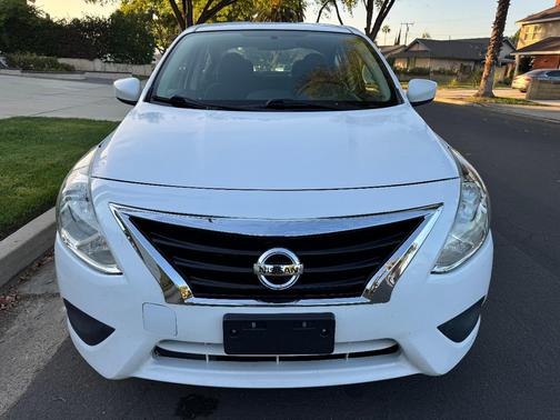 White 2019 Nissan Versa 1.6 SV