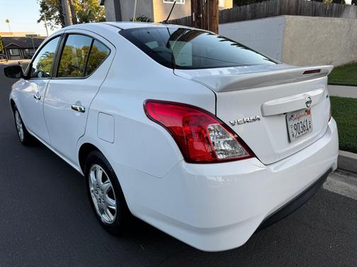 White 2019 Nissan Versa 1.6 SV