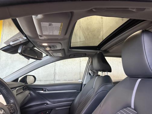 2019 Toyota Camry Hybrid SE