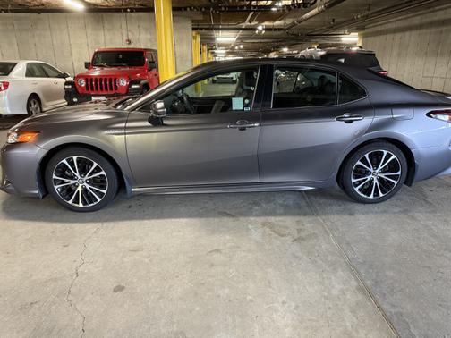 2019 Toyota Camry Hybrid SE