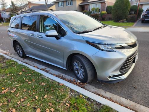 2023 Toyota Sienna XLE