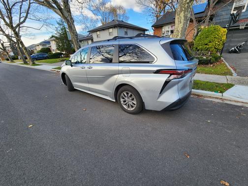 2023 Toyota Sienna XLE