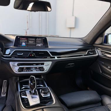2018 BMW 750 i