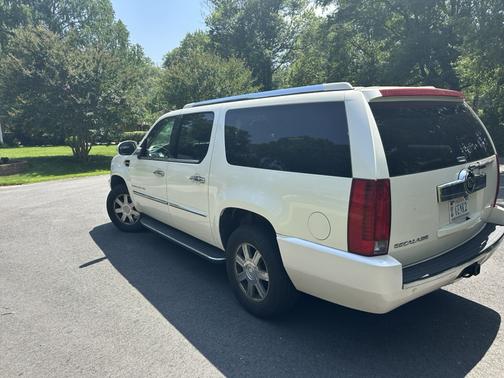 White 2007 Cadillac Escalade ESV Base