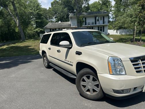 White 2007 Cadillac Escalade ESV Base