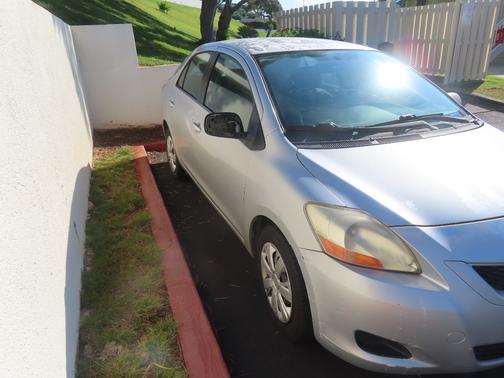 Silver 2009 Toyota Yaris Base