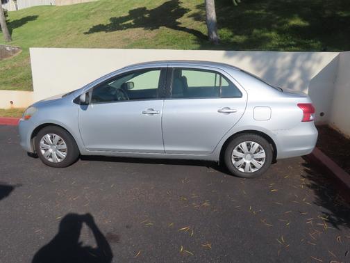 Silver 2009 Toyota Yaris Base