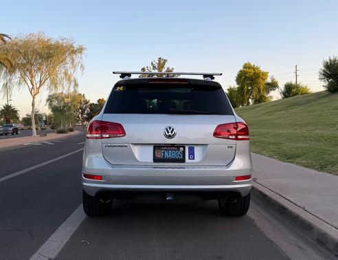 Silver 2014 Volkswagen Touareg 3.6L R-Line