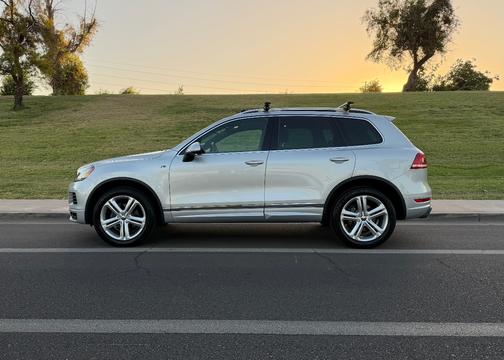 Silver 2014 Volkswagen Touareg 3.6L R-Line