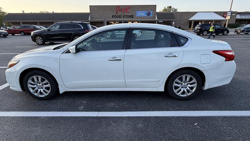 White 2017 Nissan Altima 2.5 S