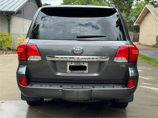 2015 Toyota Land Cruiser Base