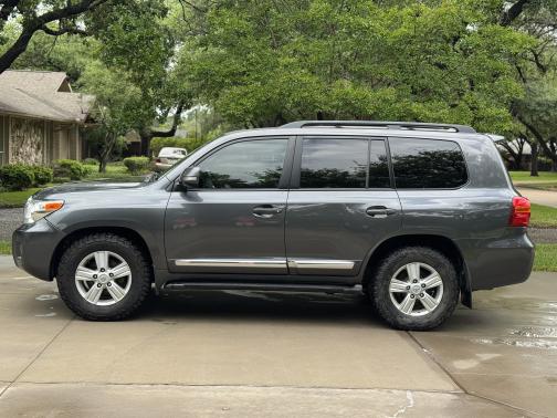 2015 Toyota Land Cruiser Base