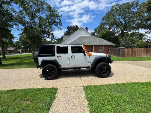 White 2017 Jeep Wrangler Unlimited Sport