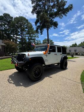 White 2017 Jeep Wrangler Unlimited Sport
