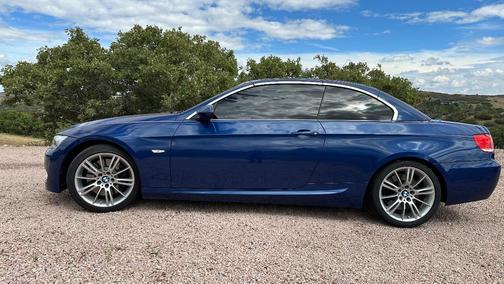 Blue 2009 BMW 335 i