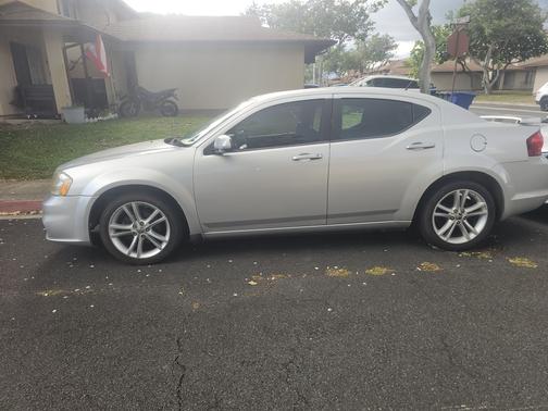 Gray 2011 Dodge Avenger Heat
