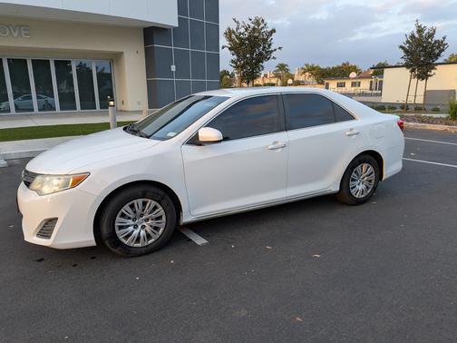 White 2014 Toyota Camry LE