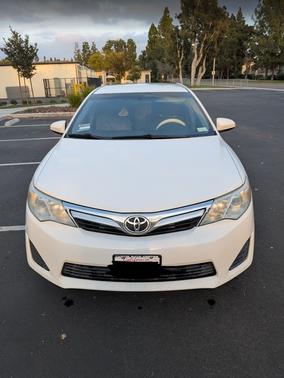 White 2014 Toyota Camry LE
