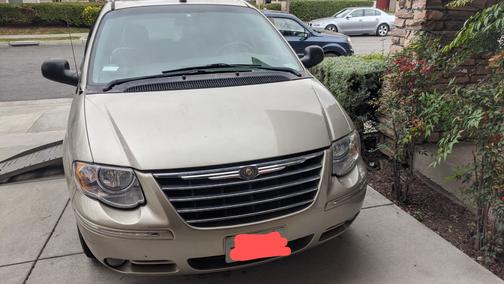 2005 Chrysler Town & Country Limited