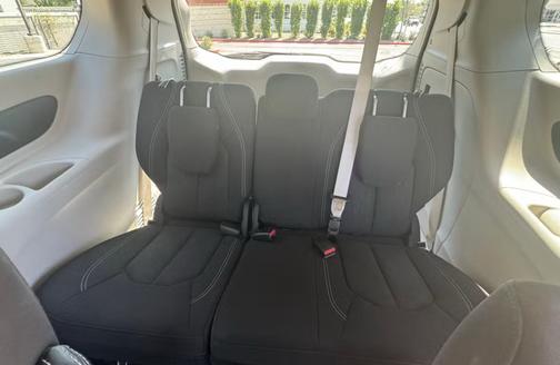 2022 Chrysler Voyager LX