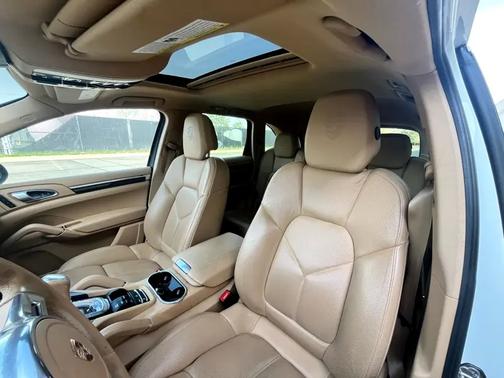 2014 Porsche Cayenne Platinum Edition