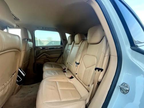 2014 Porsche Cayenne Platinum Edition