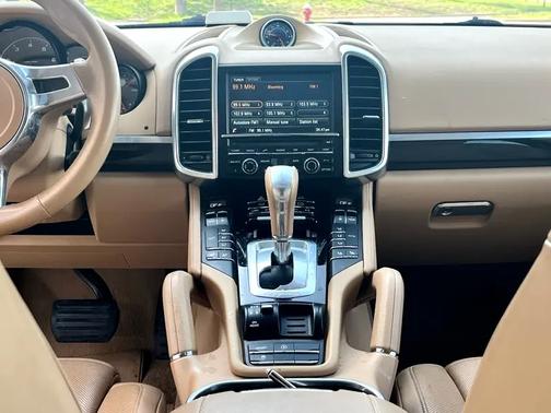 2014 Porsche Cayenne Platinum Edition